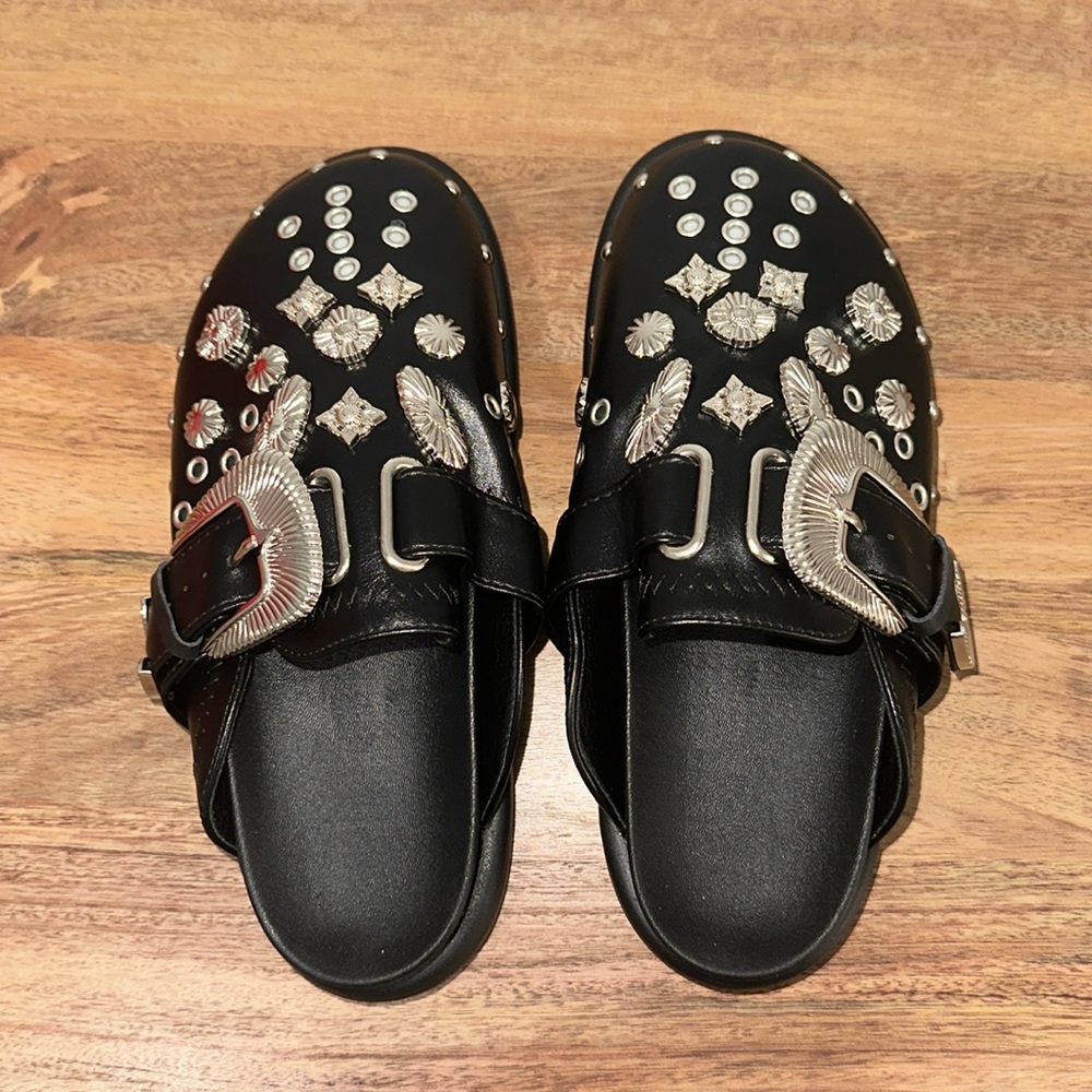 Black faux leather clogs with metal details
